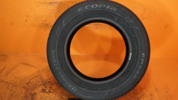 2 used tires 215/65/16 BRIDGESTONE - Image 6