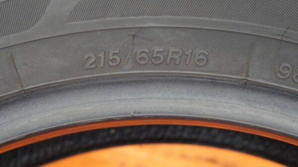 2 used tires 215/65/16 BRIDGESTONE - Image 7