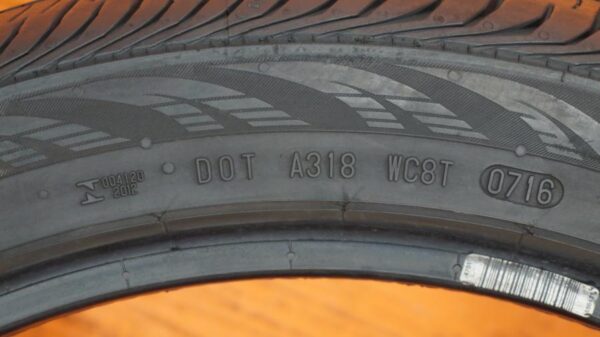 2 used tires 235/40/19 CONTINENTAL - Image 8