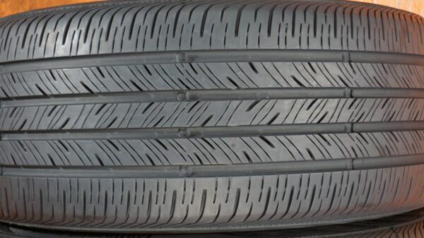 2 used tires 235/40/19 CONTINENTAL - Image 4