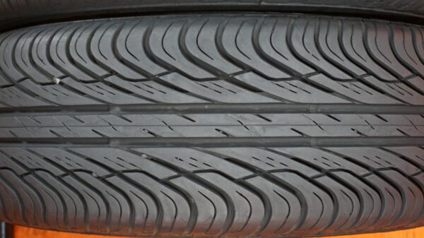 2 used tires 215/60/16 GENERAL - Image 4