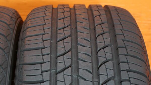 2 used tires 195/65/15 DOUGLAS - Image 3