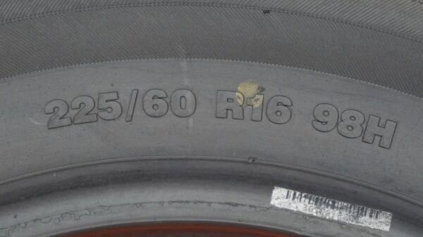 2 like new tires 225/60/16 NIKA - Image 7