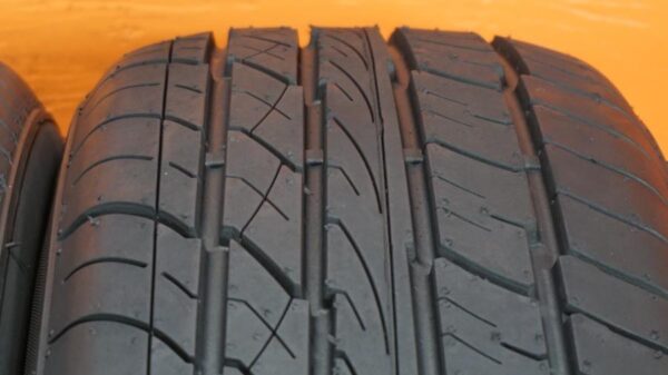 2 like new tires 225/60/16 NIKA - Image 3