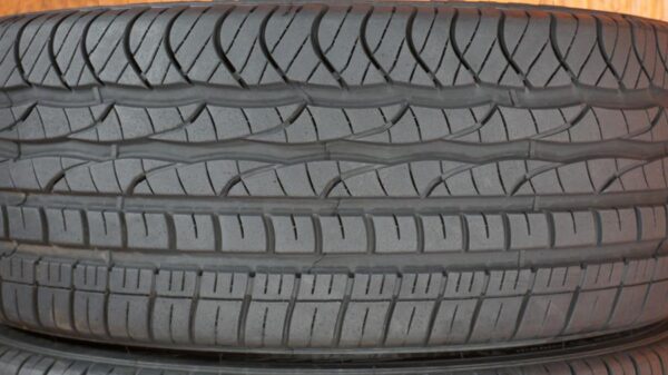 2 used tires 215/45/17 DOUGLAS - Image 4