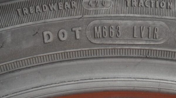 2 used tires 215/45/17 DOUGLAS - Image 9