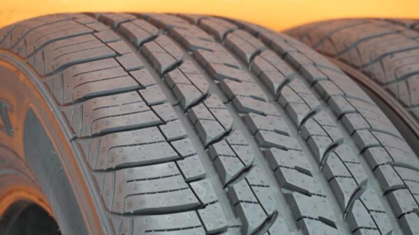 2 used tires 215/60/16 DOUGLAS - Image 3