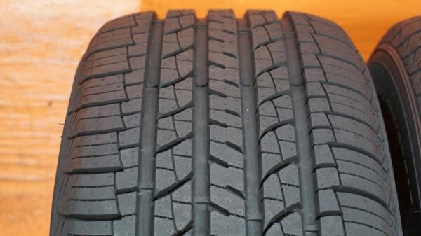 2 used tires 215/60/16 DOUGLAS - Image 5