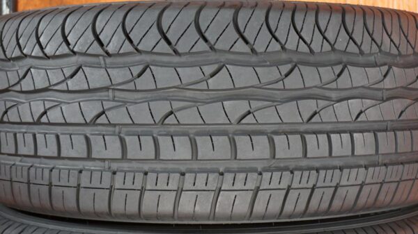 2 used tires 225/55/17 DOUGLAS - Image 4