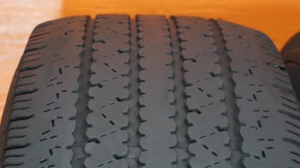 2 used tires LT 245/75/16 BRIDGESTONE - Image 2