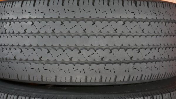 2 used tires LT 245/75/16 BRIDGESTONE - Image 3