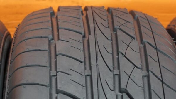 4 like new tires 225/60/16 NIKA - Image 3