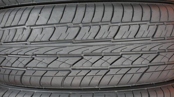 4 like new tires 225/60/16 NIKA - Image 4