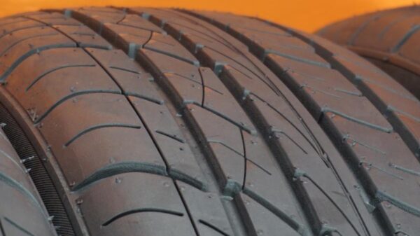 4 like new tires 225/60/16 NIKA - Image 5