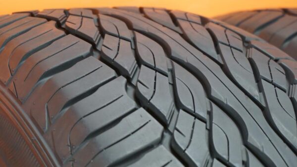 2 used tires 275/60/20 FALKEN - Image 3