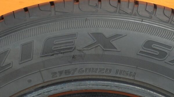 2 used tires 275/60/20 FALKEN - Image 6