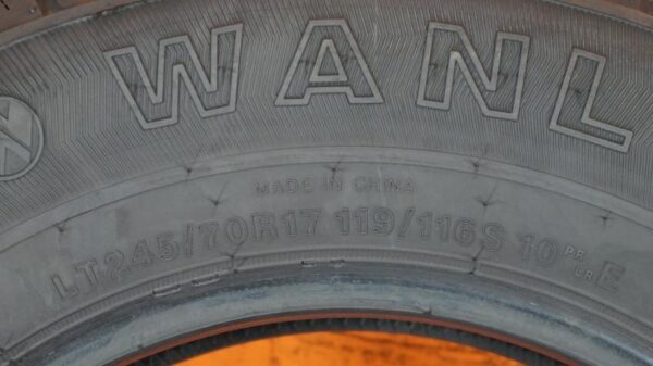 2 used tires LT 245/70/17 WANLI - Image 8