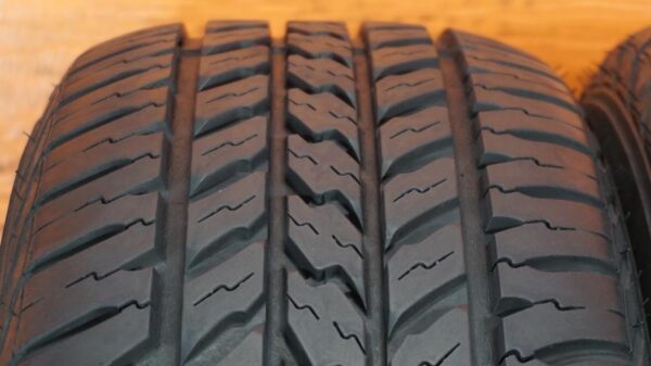 2 used tires 215/70/15 DOUGLAS - Image 3