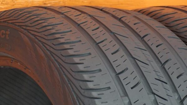 2 used tires 245/40/17 CONTINENTAL - Image 3