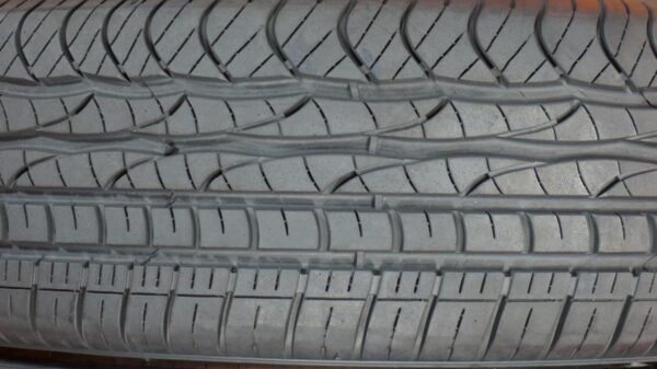 2 used tires 205/55/16 DOUGLAS - Image 4