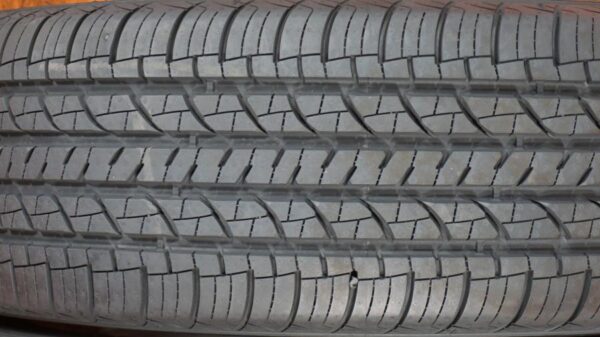 2 used tires 215/65/15 DOUGLAS - Image 4