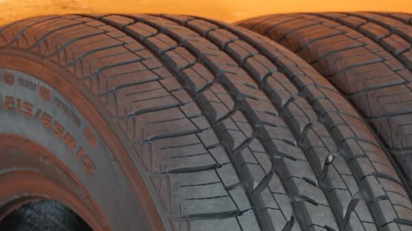 2 used tires 215/65/15 DOUGLAS - Image 3