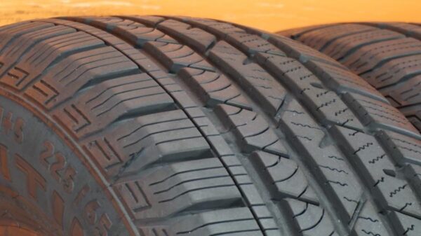 2 used tires 225/65/17 CONTINENTAL - Image 5