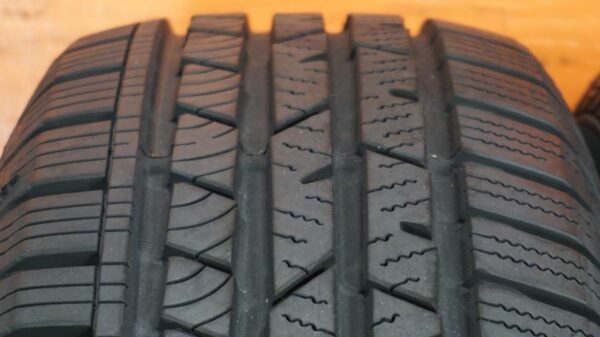 2 used tires 225/65/17 CONTINENTAL - Image 3