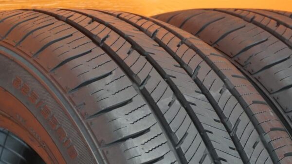 2 used tires 225/55/18 FALKEN - Image 3