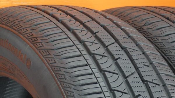 2 used tires 235/55/19 CONTINENTAL - Image 3