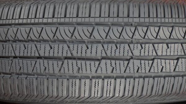 2 used tires 235/55/19 CONTINENTAL - Image 4