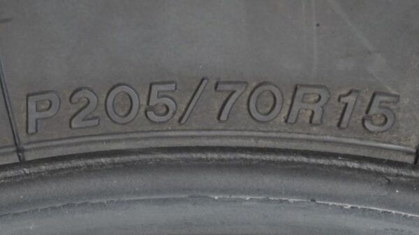 2 used tires 205/70/15 BRIDGESTONE - Image 7