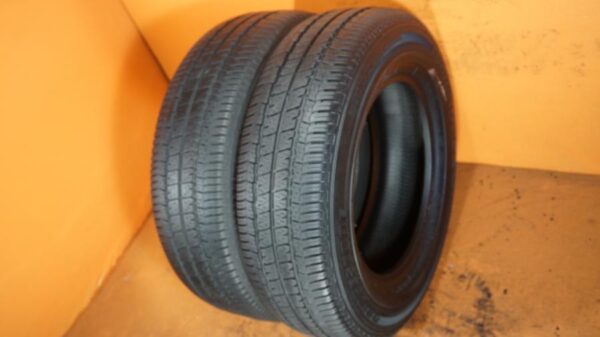 2 used tires 205/70/15 BRIDGESTONE - Image 2