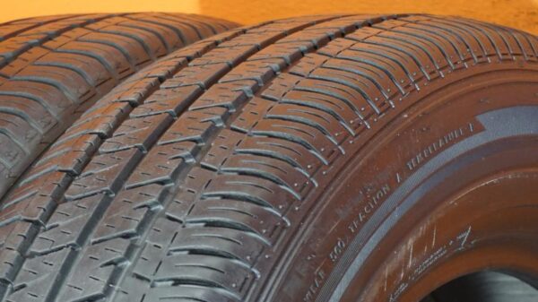 2 used tires 205/70/15 BRIDGESTONE - Image 5