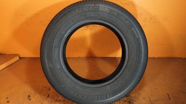 2 used tires 205/70/15 BRIDGESTONE - Image 6