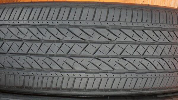 2 used tires 235/55/20 BRIDGESTONE - Image 4