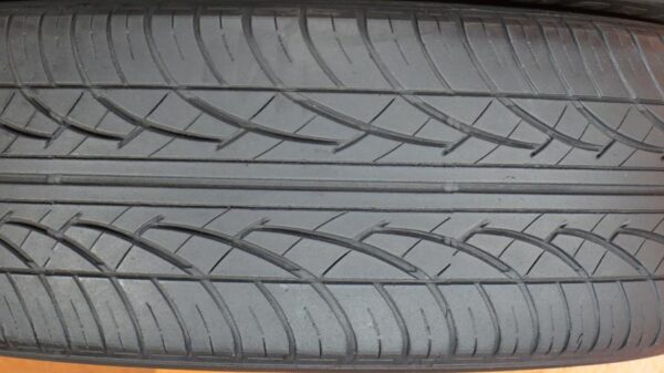 2 used tires 215/60/16 DORAL - Image 4