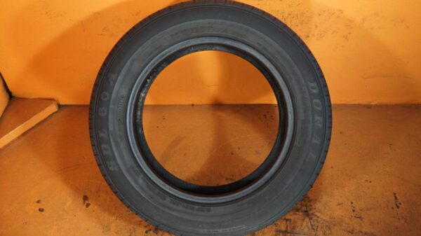 2 used tires 215/60/16 DORAL - Image 6