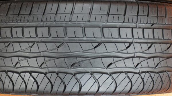 2 used tires 215/45/17 DOUGLAS - Image 4