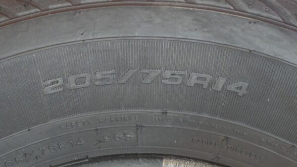 2 used tires 205/75/14 DOUGLAS - Image 7