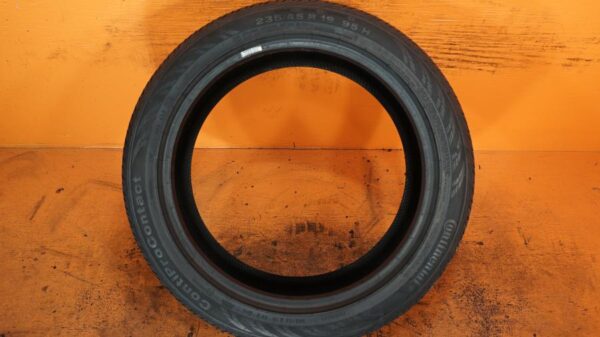 2 used tires 235/45/19 CONTINENTAL - Image 6