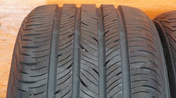 2 used tires 235/45/19 CONTINENTAL - Image 3