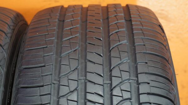 2 used tires 235/65/17 DOUGLAS - Image 3