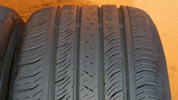 2 used tires 225/60/18 CONTINENTAL - Image 5