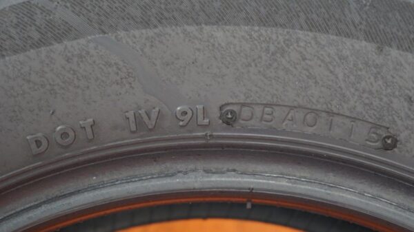 2 used tires 205/65/15 BRIDGESTONE - Image 7