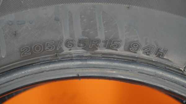 2 used tires 205/65/15 BRIDGESTONE - Image 8