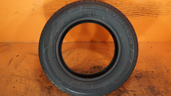 2 used tires 205/65/15 BRIDGESTONE - Image 6