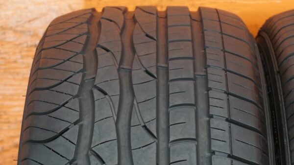 2 used tires 225/50/17 DOUGLAS - Image 3