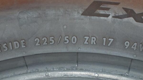 2 used tires 225/50/17 CONTINENTAL - Image 7