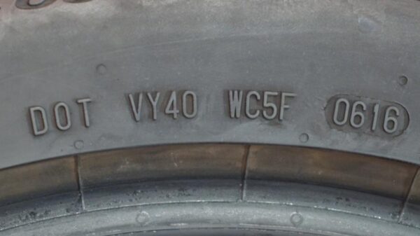 2 used tires 225/50/17 CONTINENTAL - Image 8